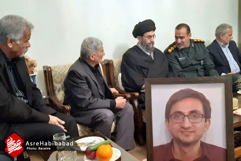 دیدار مسئولین حبیب آباد با خانواده شهید دکتر امیر اشرفی