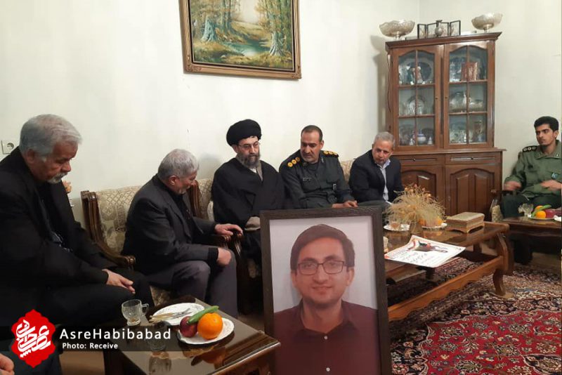 دیدار مسئولین حبیب آباد با خانواده شهید دکتر امیر اشرفی