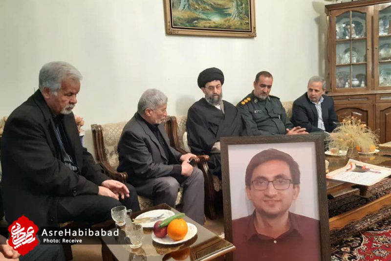 دیدار مسئولین حبیب آباد با خانواده شهید دکتر امیر اشرفی