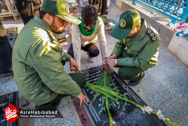 غبار روبی و عطرافشانی قبور شهدای شهر حبیب آباد