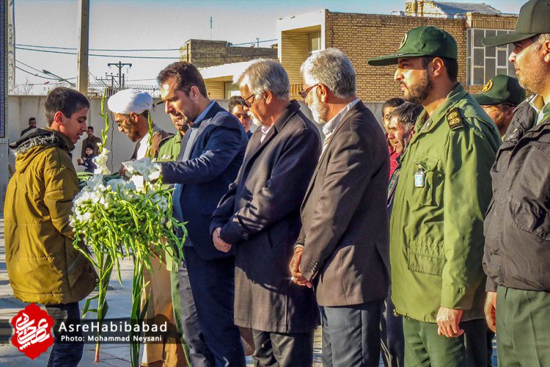 غبار روبی و عطرافشانی قبور شهدای شهر حبیب آباد