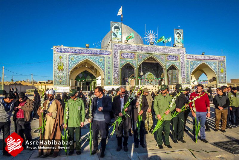 غبار روبی و عطرافشانی قبور شهدای شهر حبیب آباد