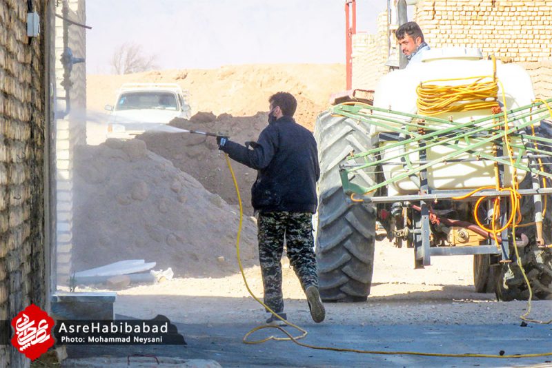 ضدعفونی مناطق محروم بخش حبیب آباد توسط جهادگران بسیجی