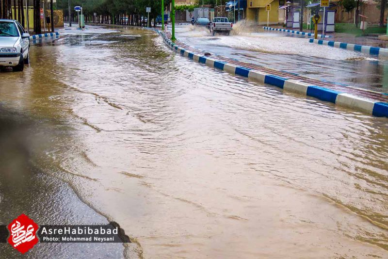 آب گرفتگی معابر حبیب آباد پس از بارش شدید باران