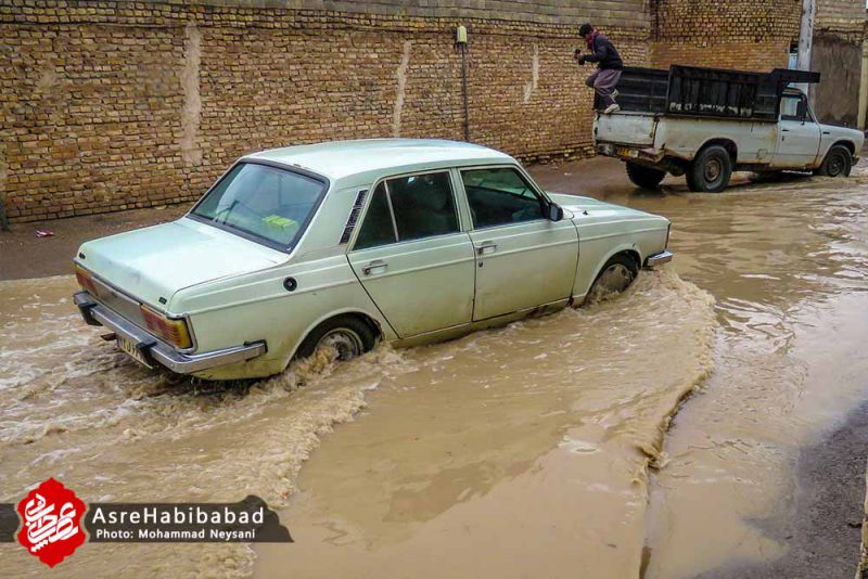 آب گرفتگی معابر حبیب آباد پس از بارش شدید باران