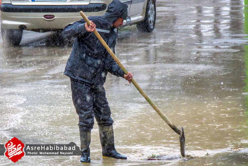 آب گرفتگی معابر حبیب آباد پس از بارش شدید باران