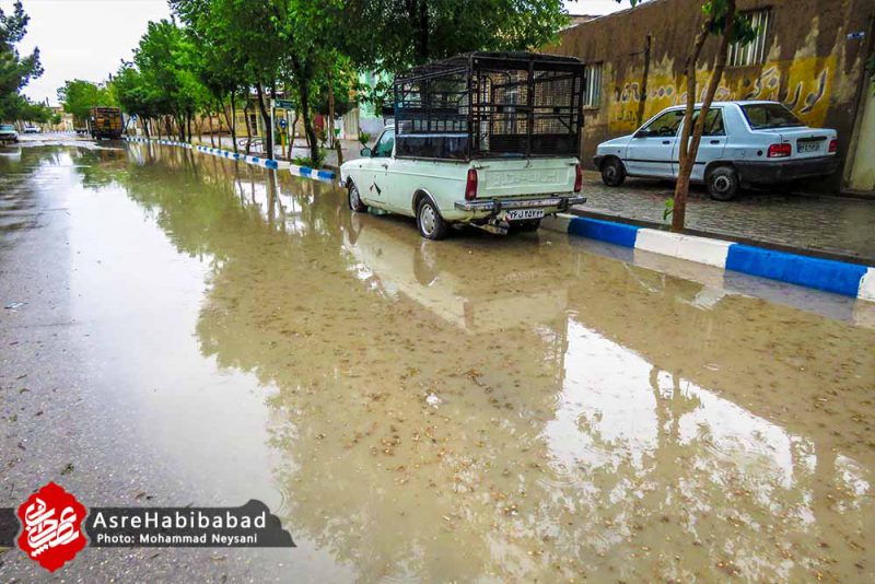 آب گرفتگی معابر حبیب آباد پس از بارش شدید باران