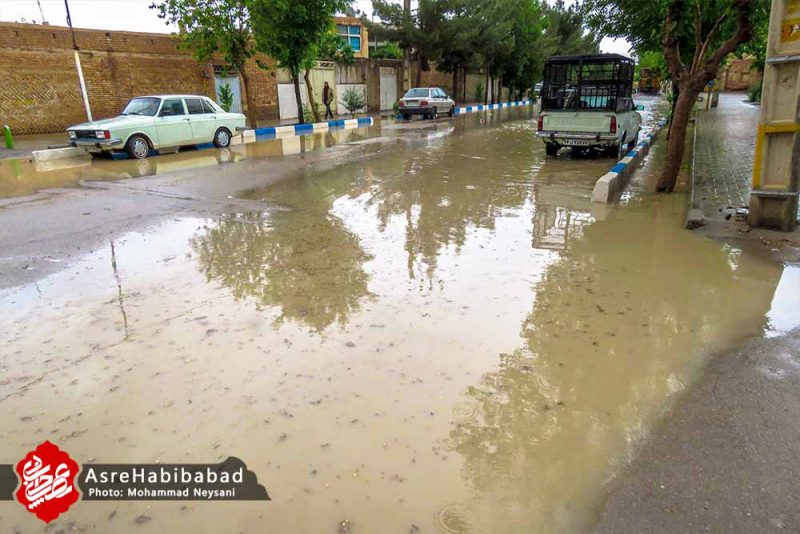 آب گرفتگی معابر حبیب آباد پس از بارش شدید باران