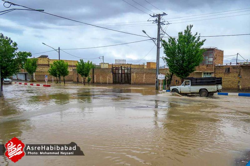 آب گرفتگی معابر حبیب آباد پس از بارش شدید باران