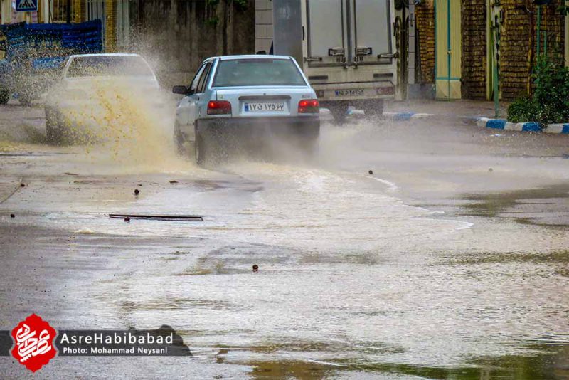 آب گرفتگی معابر حبیب آباد پس از بارش شدید باران