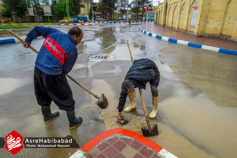 آب گرفتگی معابر حبیب آباد پس از بارش شدید باران