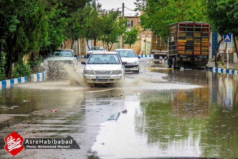 آب گرفتگی معابر حبیب آباد پس از بارش شدید باران