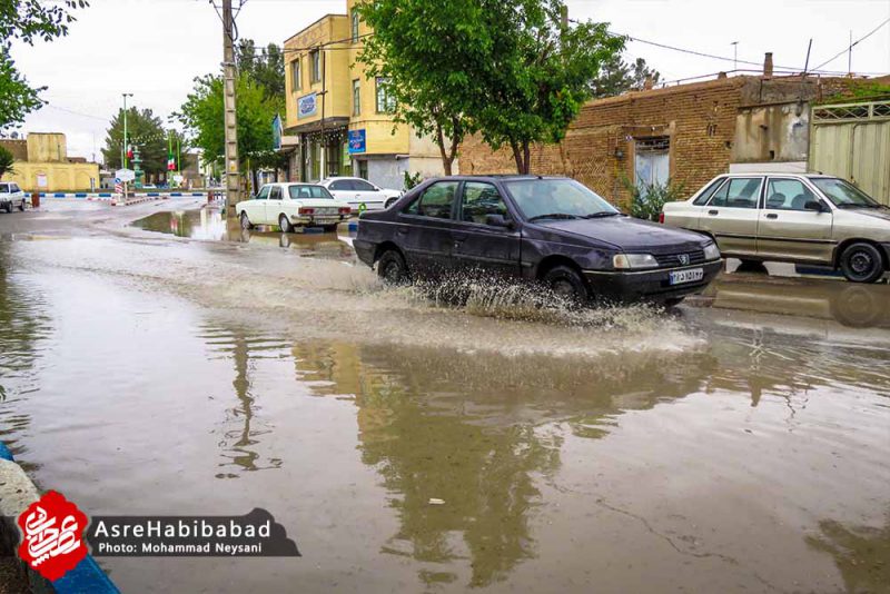 آب گرفتگی معابر حبیب آباد پس از بارش شدید باران