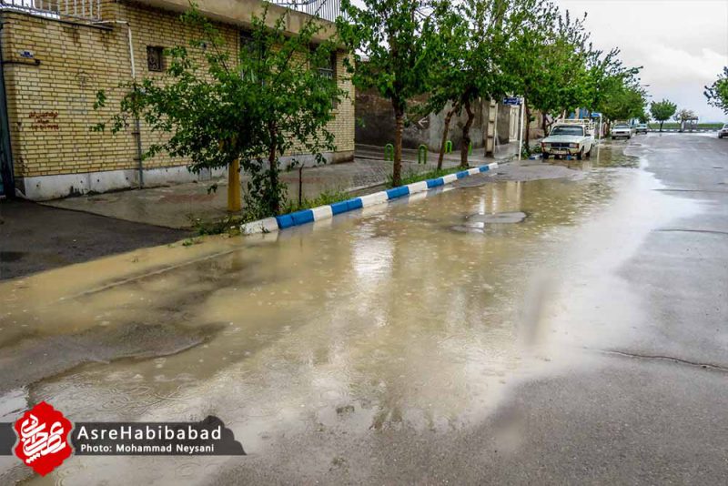 آب گرفتگی معابر حبیب آباد پس از بارش شدید باران