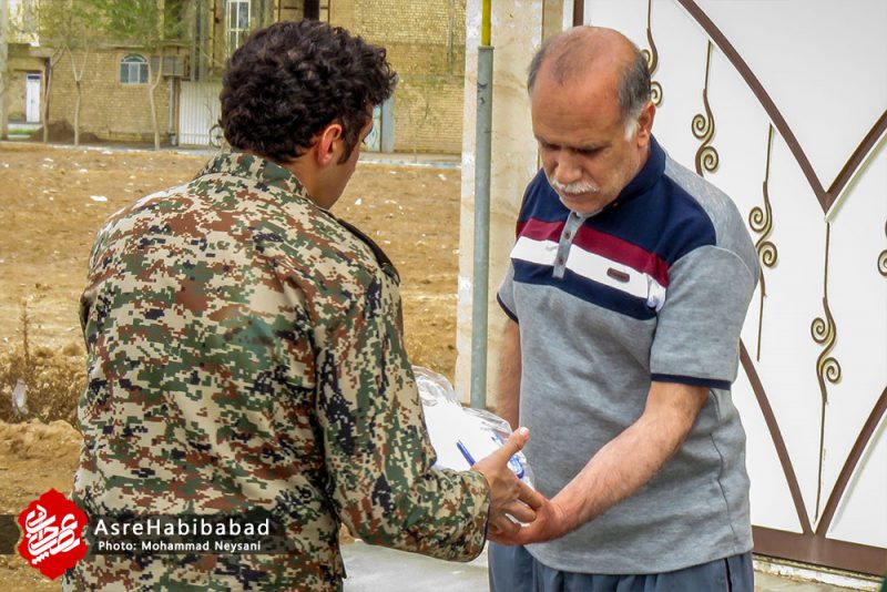 توزیع 4 هزار بسته بهداشتی ضدکرونایی در شهر حبیب آباد