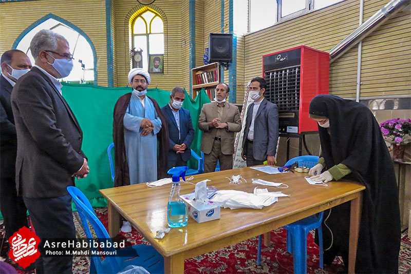 راه اندازی کارگاه تولید ماسک در حبیب آباد + تصاویر