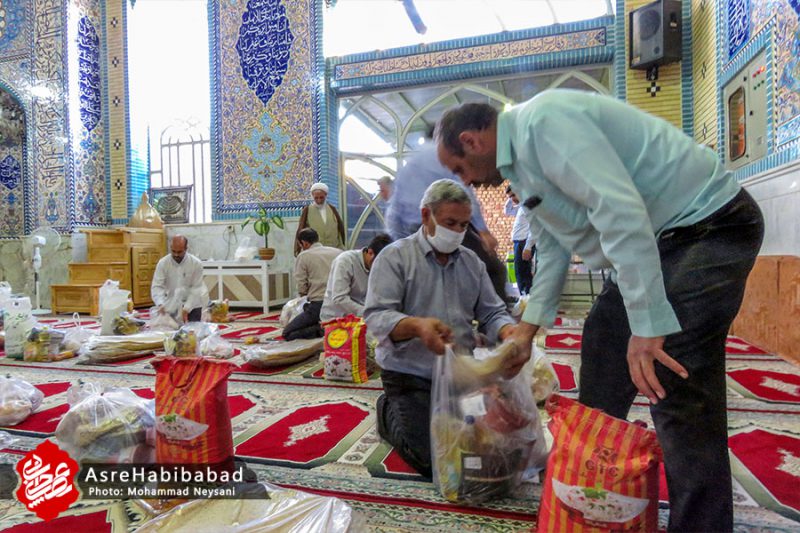 سومین مرحله توزیع بسته های مواسات و کمک مومنانه در شهر کمشچه