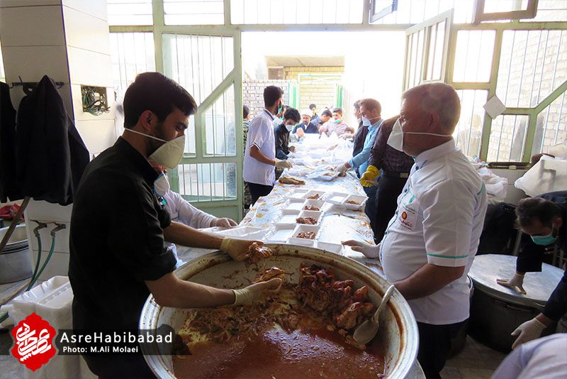 طبخ ۱۲۰۰ پرس غذای گرم در بخش حبیب آباد