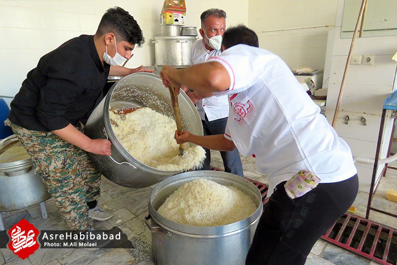 طبخ ۱۲۰۰ پرس غذای گرم در بخش حبیب آباد
