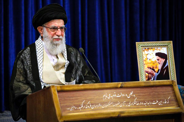 به نیروی جوان اعتماد کنیم/ امام خمینی (ره) انسانی تحول‌خواه و تحول آفرین بود