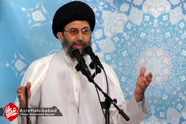 امام جمعه موظف است زبان مردم باشد/ در مذاکره با آمریکا هیچ سودی نیست