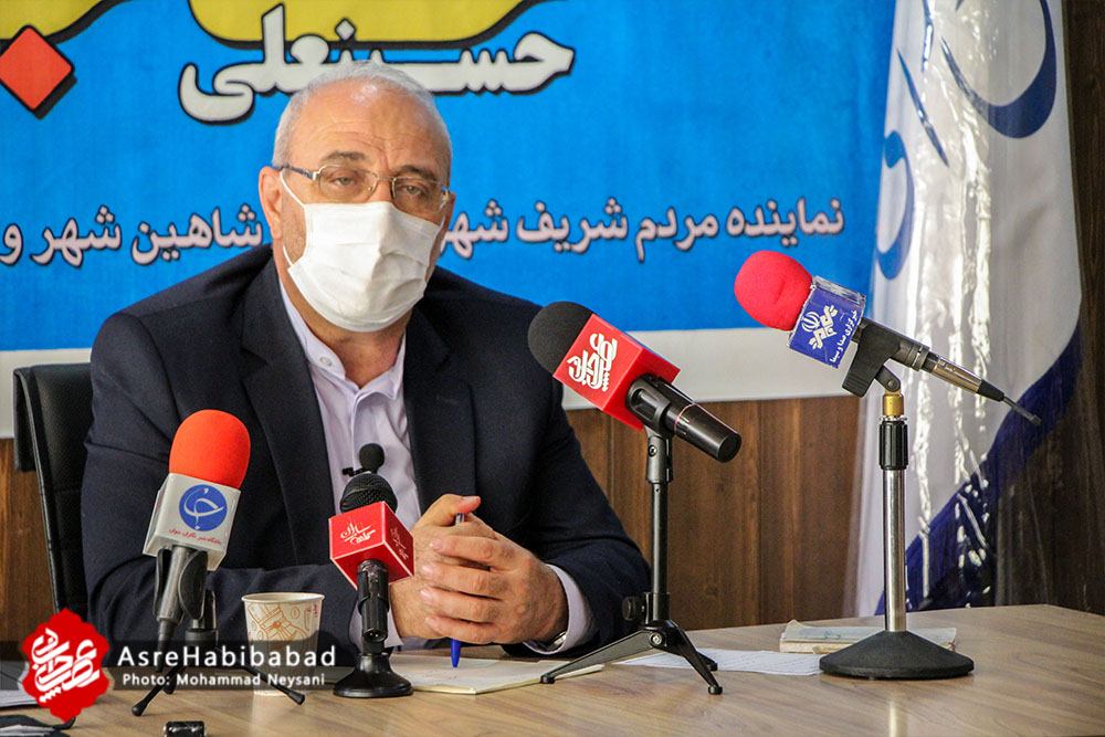 روز خبرنگار زمانی برای معطوف کردن نگاه ها به قسم پروردگار عالم به قلم است