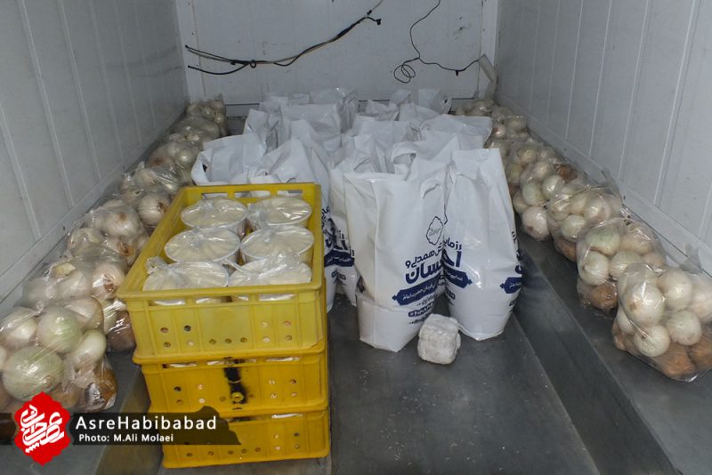 آغاز مرحله دوم نهضت کمک مومنانه در بخش حبیب آباد توزیع 142 بسته مواد غذایی بین نیازمندان