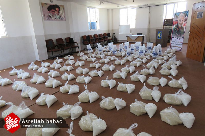 آغاز مرحله دوم نهضت کمک مومنانه در بخش حبیب آباد توزیع 142 بسته مواد غذایی بین نیازمندان