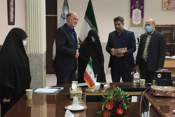 تکریم از مادران و همسران شهدا در شهرستان برخوار