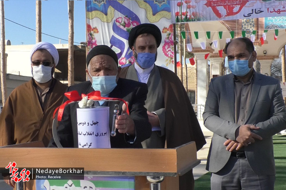 مراسم آغاز دهه فجر و نواختن زنگ انقلاب در شهرستان برخوار برگزار شد