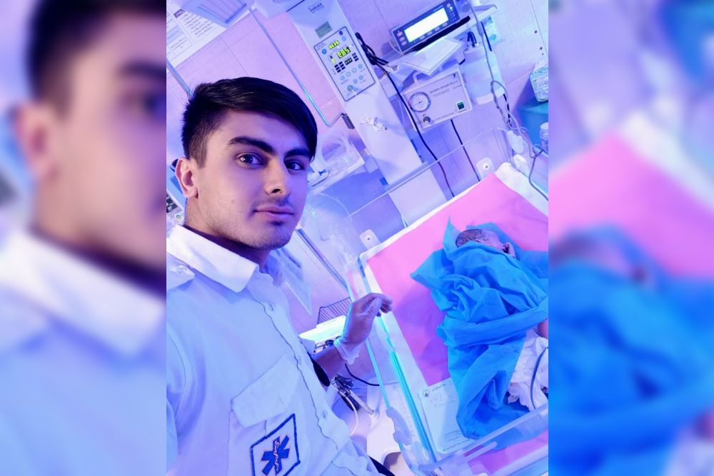 به دنیا آمدن نوزاد عجول در دستان سفید پوشان اورژانس برخوار