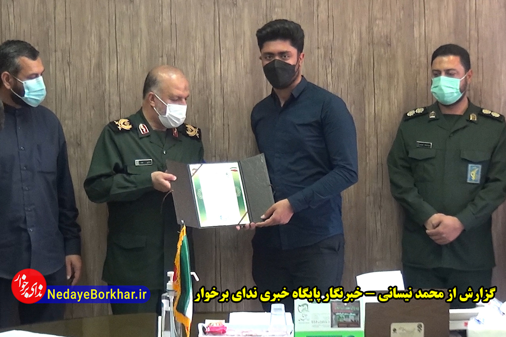 تجلیل فرمانده سپاه صاحب الزمان (عج) استان اصفهان از عوامل برنامه پهلوان شو