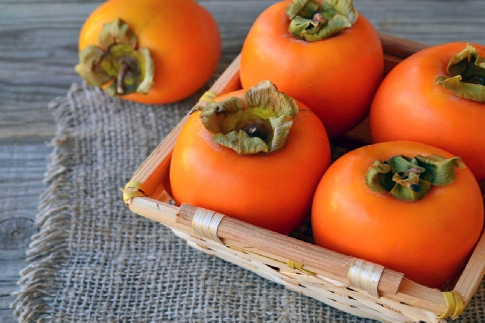 بلایی که خوردن زیاد خرمالو سرتان می‌آورد