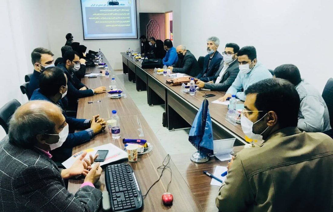 جلسه هم اندیشی علیرضا ملک پور پیرامون نصب و راه اندازی پنل های خورشیدی