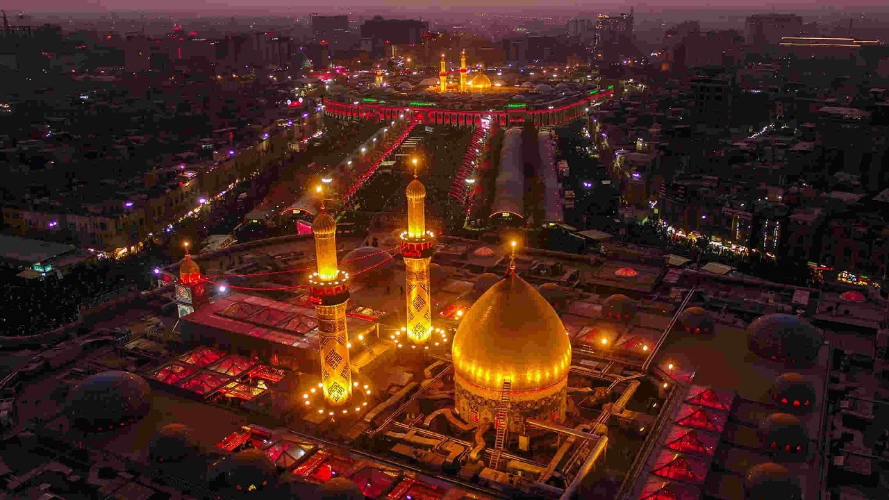شب جمعه مادری دست به پهلو به حرم می‌آید