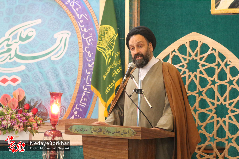 به نقش امام زمان (عج) در زندگی شخصی و نظام اسلامی توجه شود
