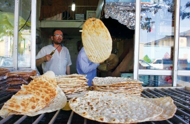 توزیع بیش از 40 هزار نان رایگان بین شهروندان برخواری