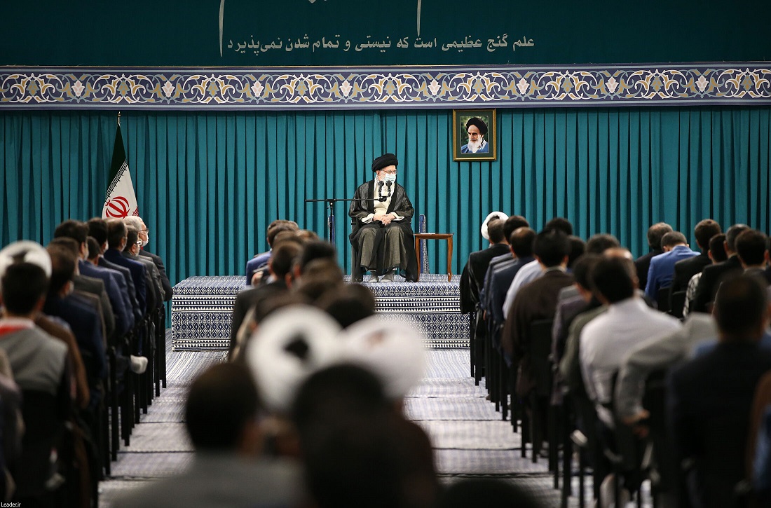 رهبر انقلاب: نخبه از مهم‌ترین ثروت‌های انسانی کشور است