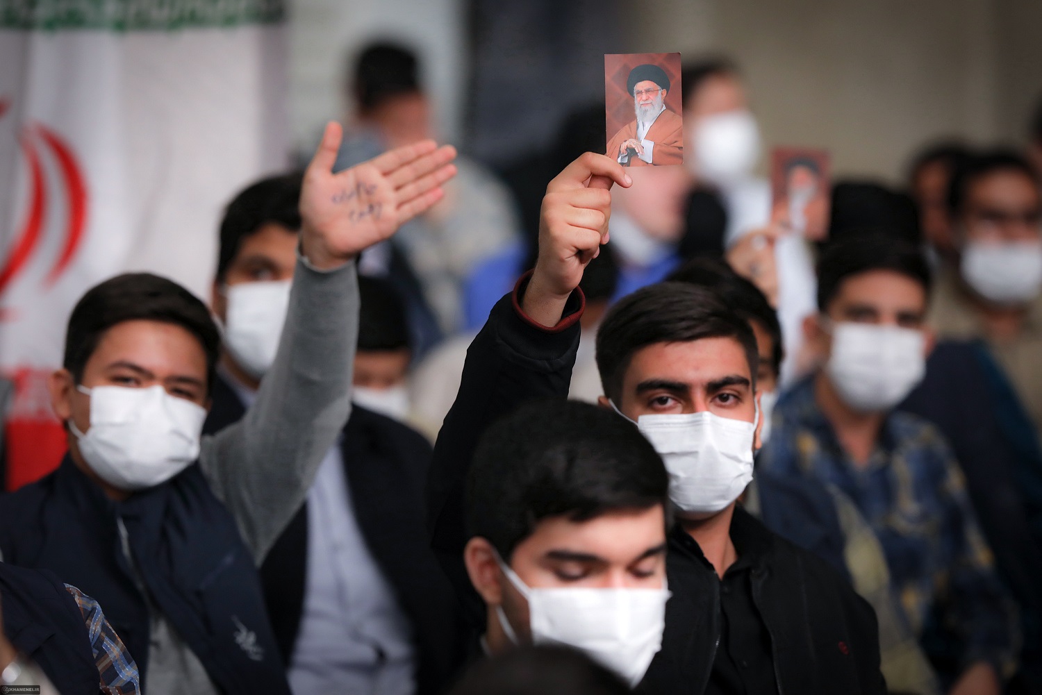 قلب‌های میلیون‌ها دانش آموز بسیجی همچنان لبریز از عشق به امام خامنه‌ای است