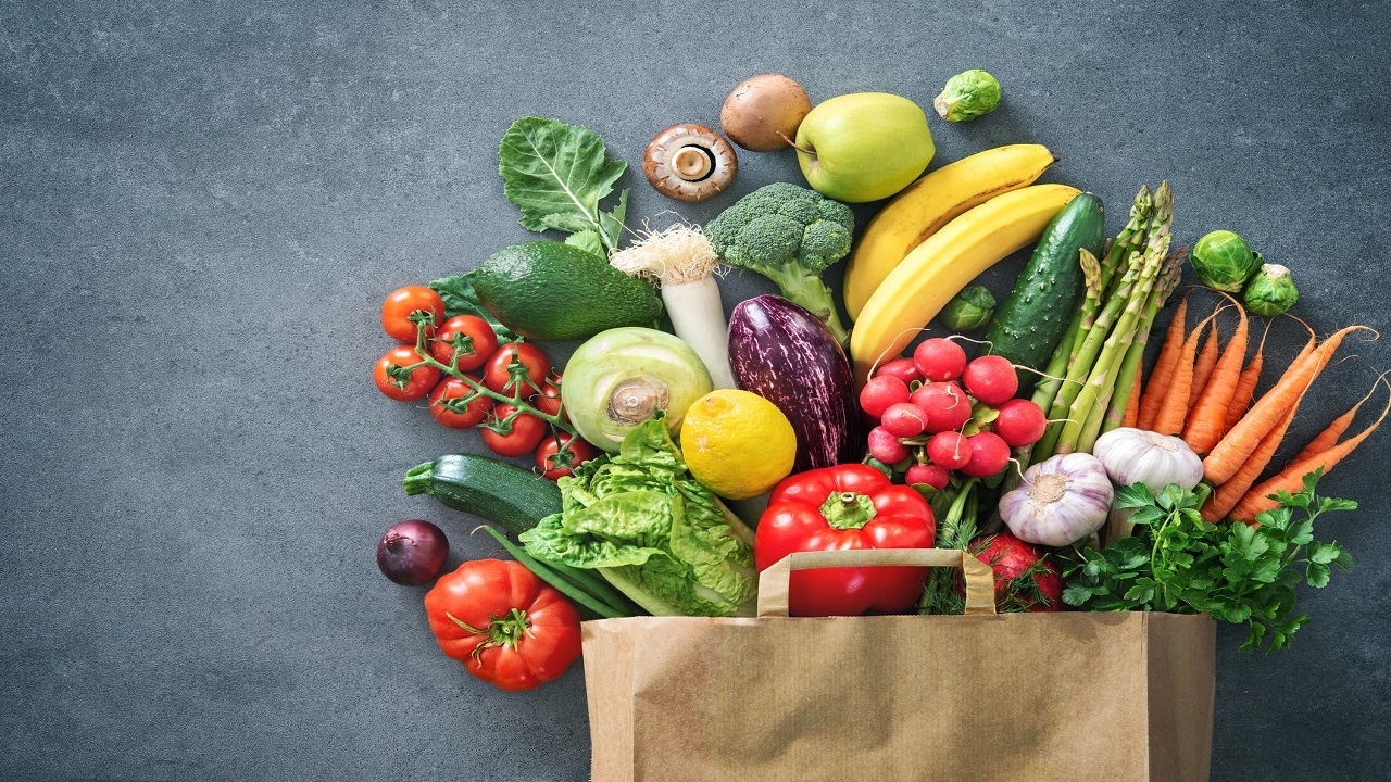 کدام مواد غذایی را باید بعد از خرید بشوییم؟
