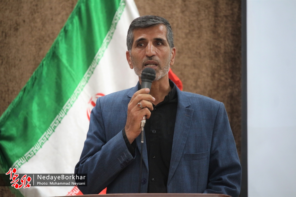دانش‌آموزان درباره پیشرفت‌های نظام جمهوری اسلامی تحقیق کنند
