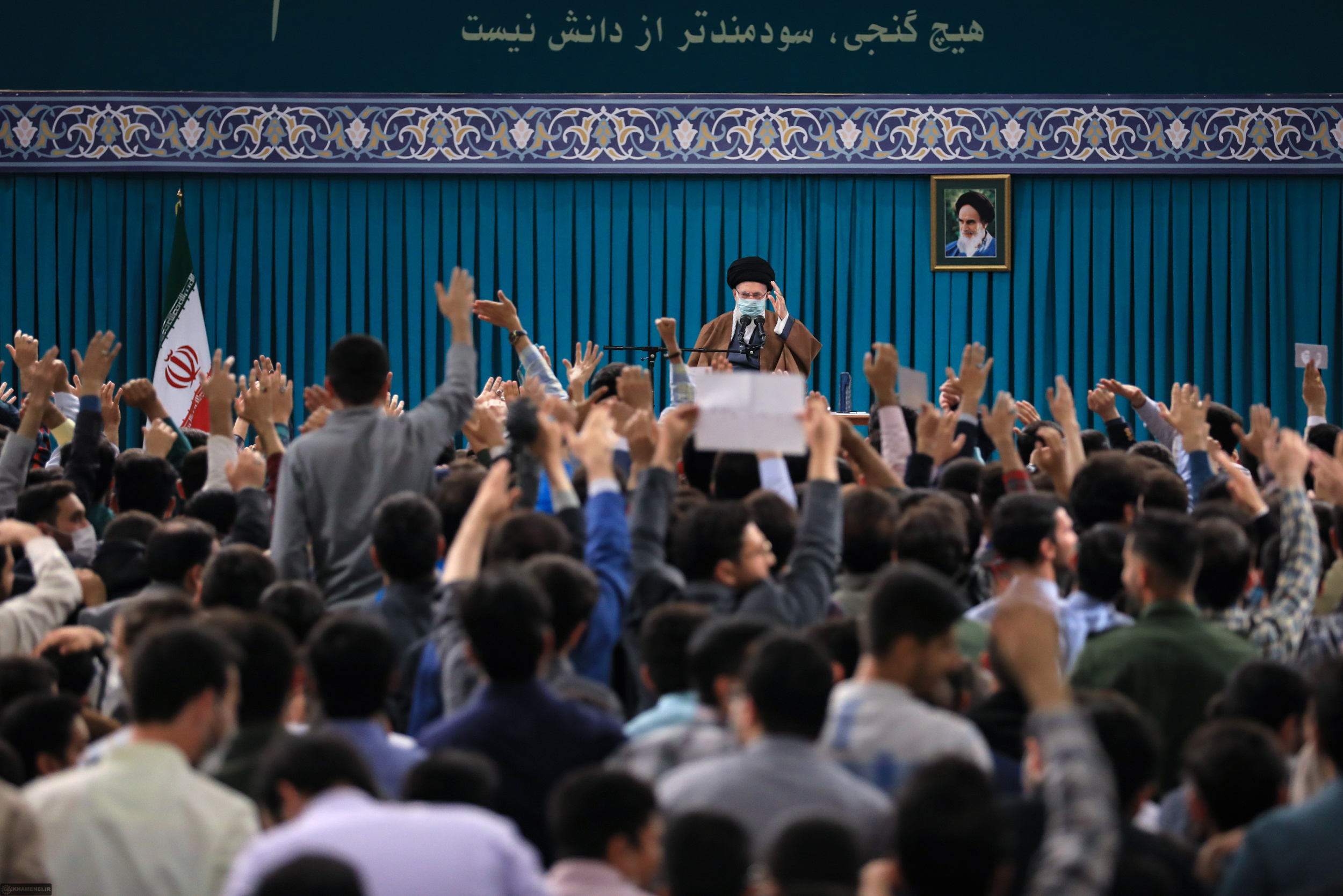 دیدار رمضانی دانشجویان با رهبر انقلاب
