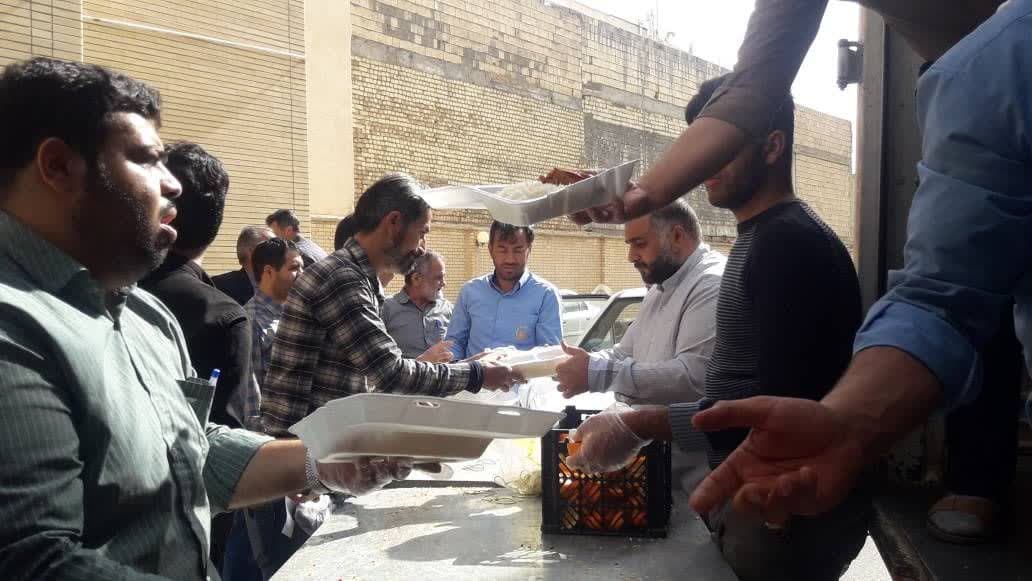 هزار و ۶۰۰ پرس غذای گرم بین نیازمندان برخواری توزیع شد