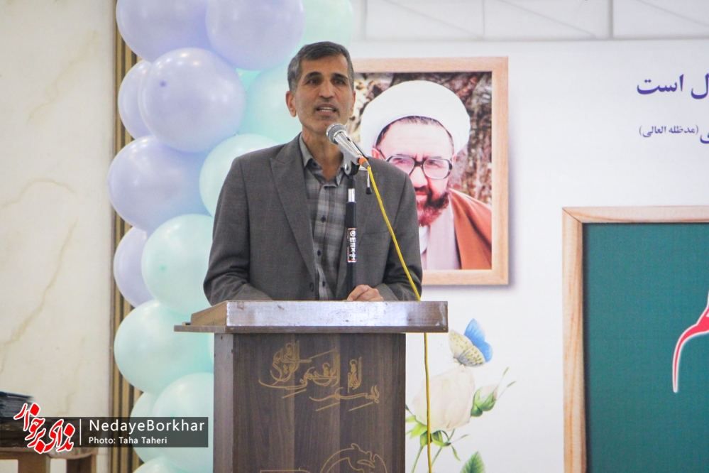 معلمان یک الگو برای دانش‌آموزان و نسل آینده کشور هستند