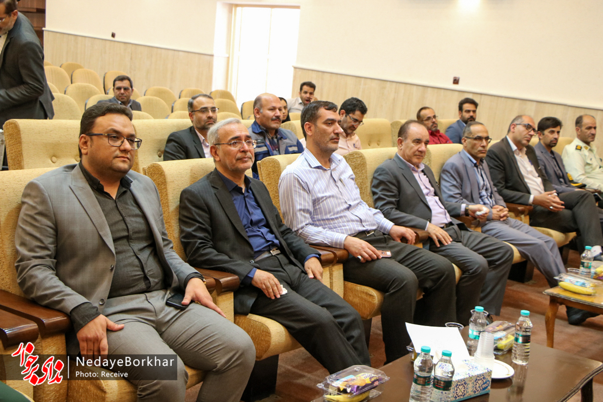 شبکه سیمی فشار ضعیف شهرستان برخوار به کابل خودنگهدار تبدیل شد
