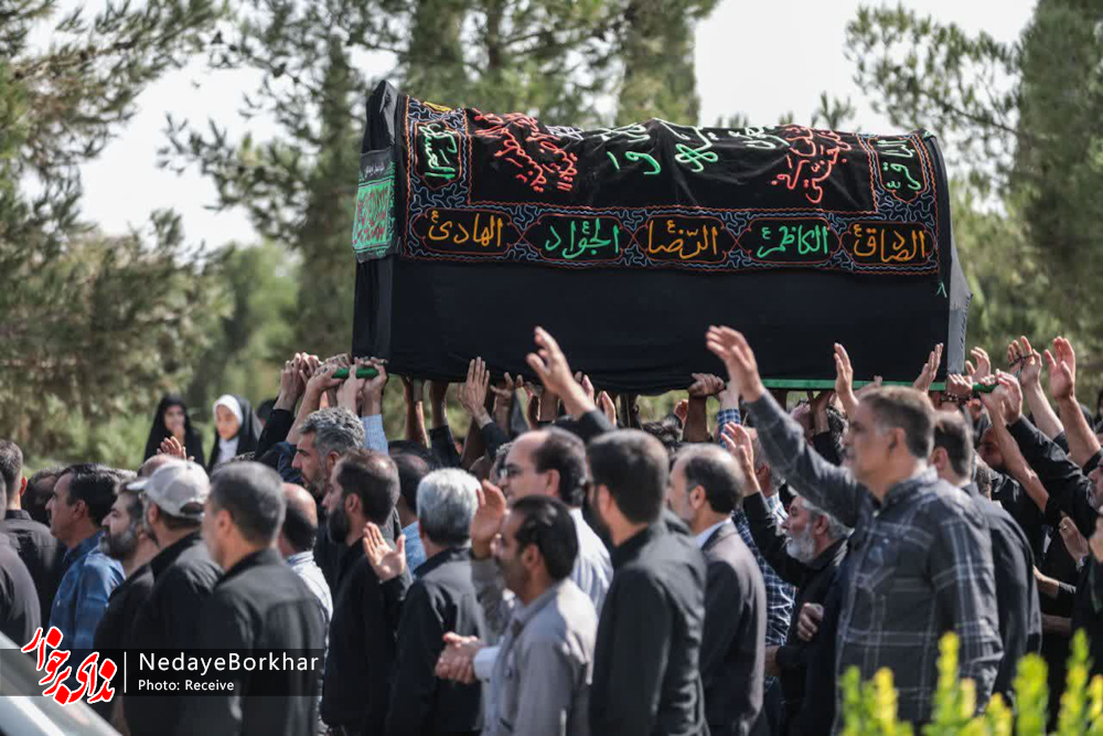 تصاویر | تشییع پیکر مادر مداح اهل‌بیت(ع) حاج سیدرضا نریمانی