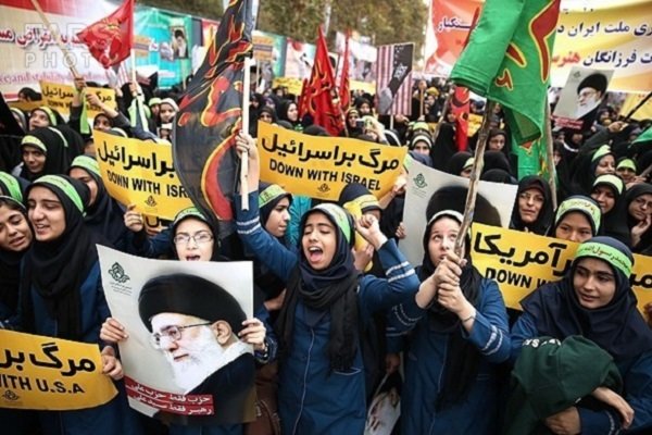 راهپیمایی ۱۳ آبان موجب بصیرت‌افزایی نسل جوان و نوجوان می‌شود