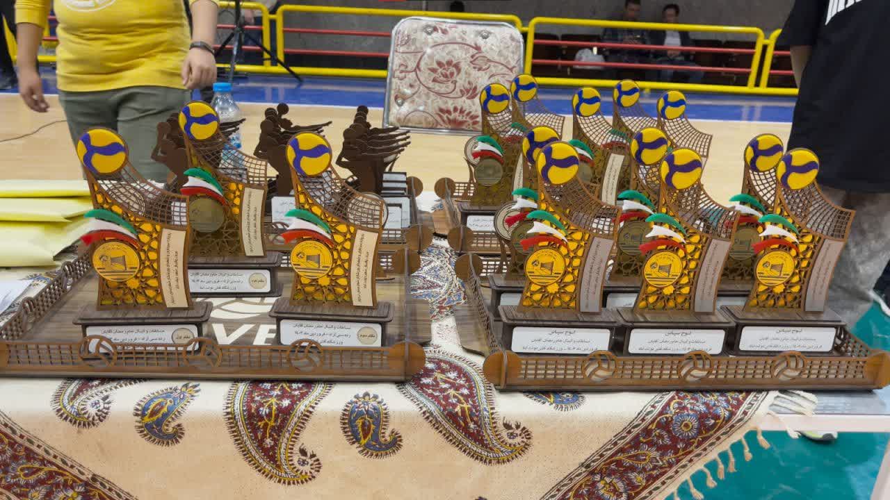 اختتامیه مسابقات والیبال جام رمضان شهرستان برخوار+ تصاویر
