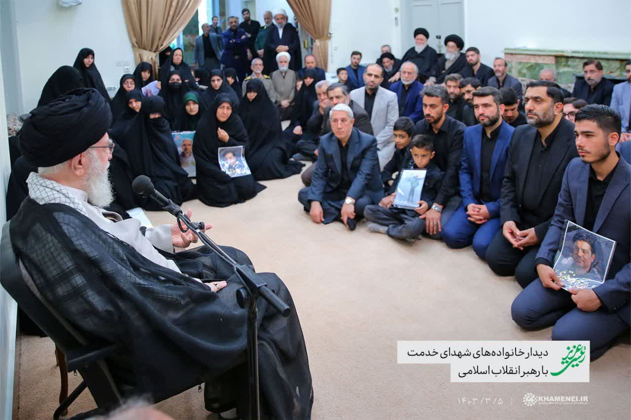 تشییع باشکوه شهدای خدمت نشان داد که ملت ایران زنده است