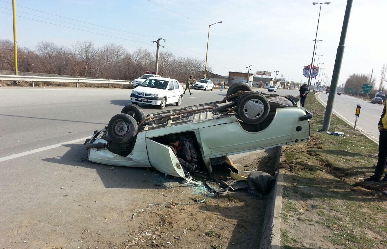 واژگونی خودرو در جاده حبیب آباد به دولت آباد با ۵ مصدوم
